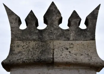 El Ayuntamiento restaurará veinte almenas de la torre de la Lonja