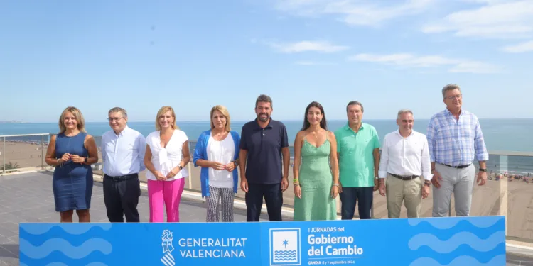 La I Cumbre de gobierno de Mazón concluye con reivindicaciones a Madrid y explicar lo realizado en un año 1 La I Cumbre de gobierno de Mazón concluye con reivindicaciones a Madrid y explicar lo realizado en un año