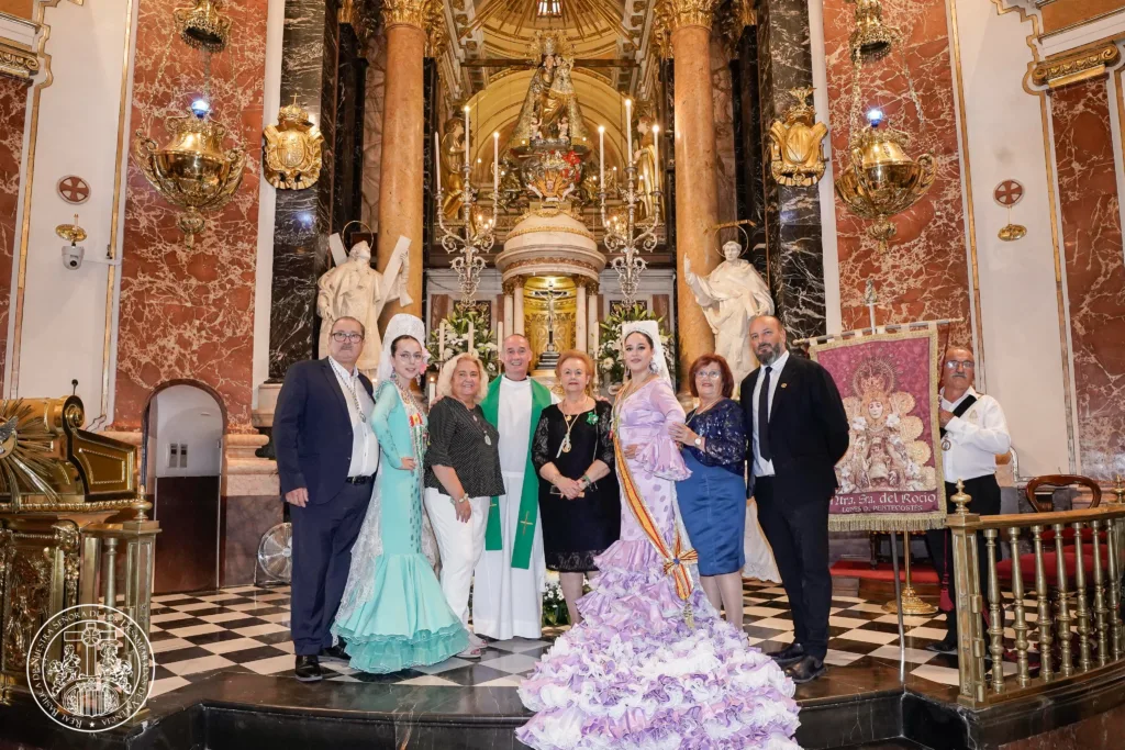 Misa rociera en la Catedral de Valencia y la Virgen del Rocío visita a la Mare de Deu dels Desamparats 10 GYFu5gBWsAAdKHM