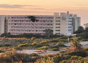 Incendio en el antiguo hotel del Sidi Saler esta pasada noche