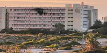 Incendio en el antiguo hotel del Sidi Saler esta pasada noche