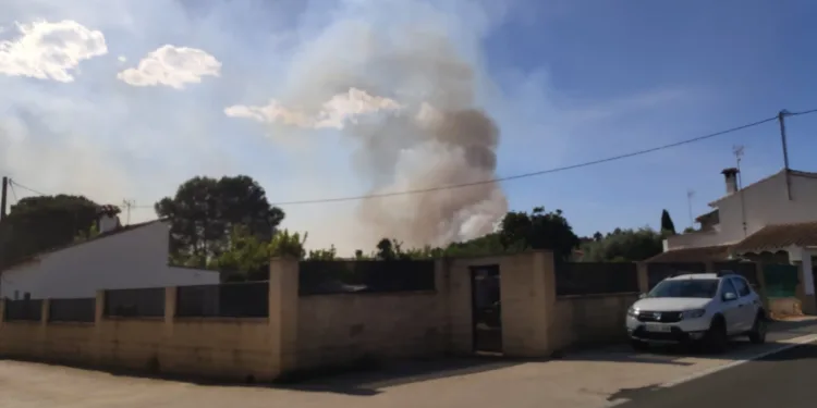 Primeros desalojos de viviendas en el Incendio de Simat de la Valldigna