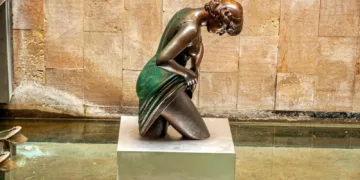 La escultura “Muchacha en el lago” Mercat de Colón