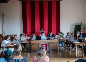 El Ajuntament de Morella en su web con la cuatribarrada y en sus noticias con "país valencià"