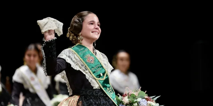 Carla Ibáñez proclamada Reina Infantil de las Fiestas de Castellón para la Magdalena 2025