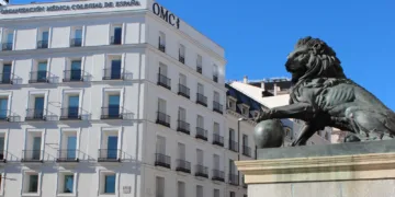 El CGCOM en contra de la autorización a profesionales de enfermería a prescribir tratamientos médicos