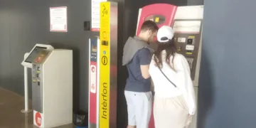 FGV mejora las prestaciones y condiciones de accesibilidad de las máquinas de venta de títulos de viaje de Metrovalencia