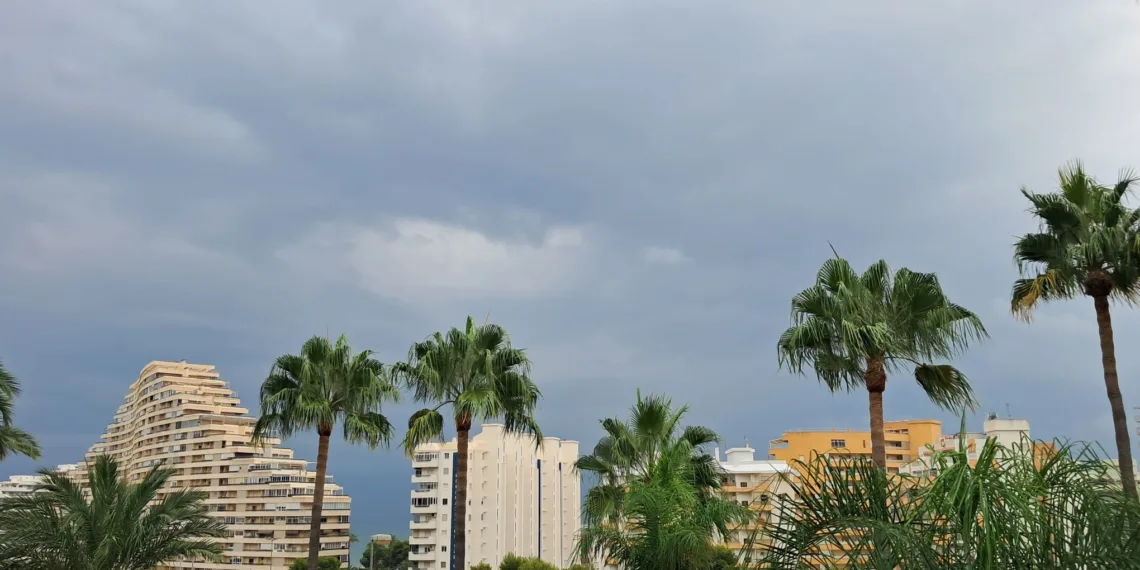 44 litros llevan recogidos en Oliva esta mañana. Las lluvias se extienden por la Comunitat Valenciana