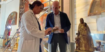 Valencia restaura una talla de madera policromada de la Mare de Deu dels Desamparats de principios del siglo XX