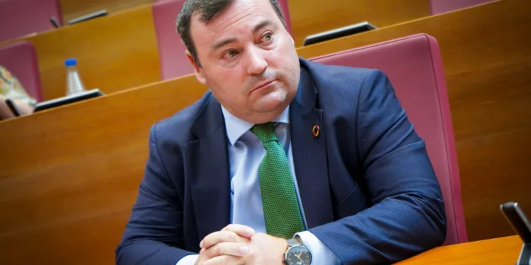 VOX pide en Corts Valencianes más policías en las estaciones de autobuses y trenes por el aumento de la inseguridad 1 VOX pide en Corts Valencianes más policías en las estaciones de autobuses y trenes por el aumento de la inseguridad