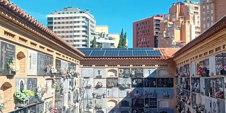 En los próximos días el Cementerio de Campanar empezará a generar energía con placas solares 1 En los próximos días el Cementerio de Campanar empezará a generar energía con placas solares
