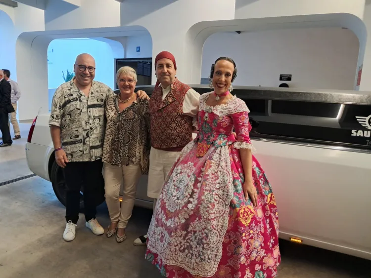 La Falla Faro Mar de Cullera estrenó su pasodoble compuesto por Ferrer Ferràn