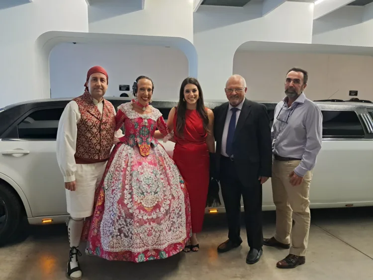 La Falla Faro Mar de Cullera estrenó su pasodoble compuesto por Ferrer Ferràn