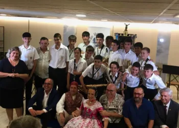 La Falla Faro Mar de Cullera estrenó su pasodoble compuesto por Ferrer Ferràn