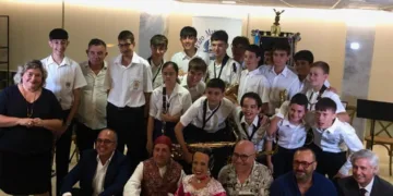 La Falla Faro Mar de Cullera estrenó su pasodoble compuesto por Ferrer Ferràn