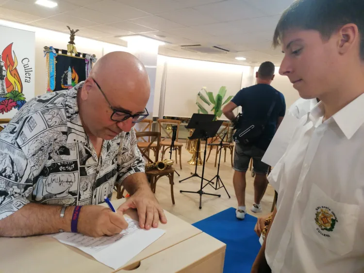 La Falla Faro Mar de Cullera estrenó su pasodoble compuesto por Ferrer Ferràn