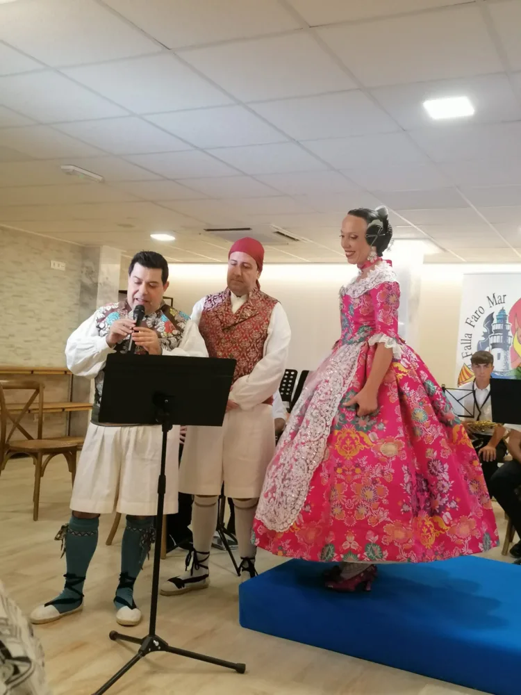 La Falla Faro Mar de Cullera estrenó su pasodoble compuesto por Ferrer Ferràn