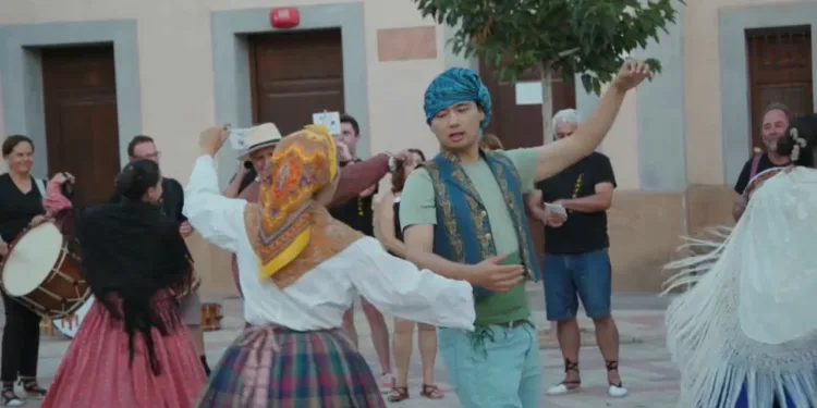 Hu Zhao descubre la magia de Vilajoyosa en À Punt