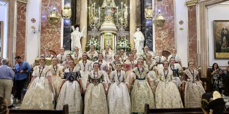 Las candidatas a Fallera Mayor de Valencia 2025 visitan la Basilica de los Desamparados