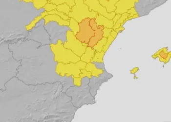 AEMET avisa de un día muy complicado por tormentas en la Comunitat Valenciana este martes 9 AEMET avisa de un día muy complicado por tormentas en la Comunitat Valenciana este martes