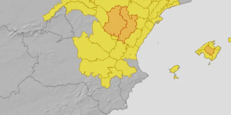 AEMET avisa de un día muy complicado por tormentas en la Comunitat Valenciana este martes