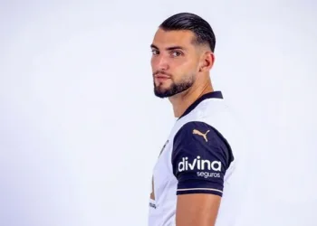 El futbolista del Valencia CF Rafa Mir detenido desde anoche por una presunta agresión sexual