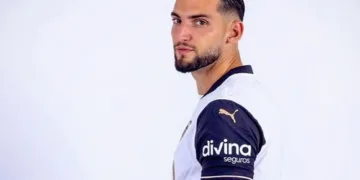 El futbolista del Valencia CF Rafa Mir detenido desde anoche por una presunta agresión sexual