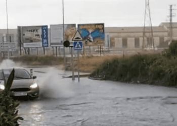95 litros de lluvia llevan recogidos hoy en Benicàssim, cortes de metro, pequeñas inundaciones y árboles caídos