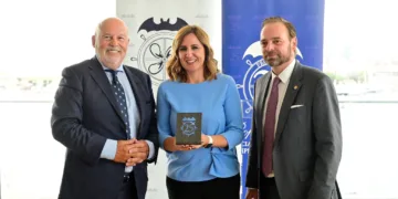 Catalá exige a Pedro Sánchez desbloquear el acceso norte al puerto ante los empresarios portuarios y logísticos