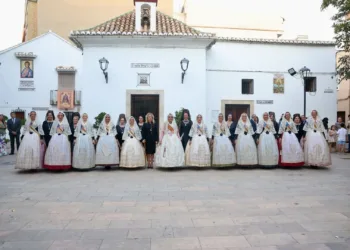 La Fallera Mayor de Valencia 2024 y su Corte de Honor participan en la Solemne Procesión de la Virgen de la Salud de Chirivella