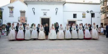 La Fallera Mayor de Valencia 2024 y su Corte de Honor participan en la Solemne Procesión de la Virgen de la Salud de Chirivella