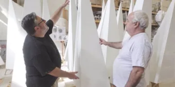 Latorre y Sanz cierran su taller en la Ciudad del Artista Fallero tras cuatro décadas de creación fallera