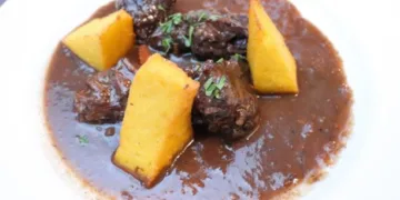 Algemesí celebra su primer concurso de rabo de toro: la gastronomía y la tradición se dan la mano