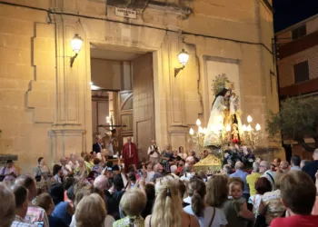 La imagen peregrina de la Virgen de los Desamparados visita la Pobla del Duc