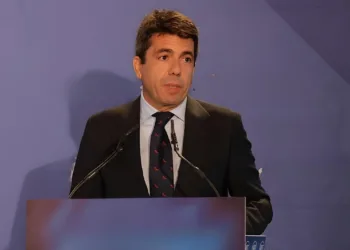 Carlos Mazón afronta la primera sesión de control tras la ruptura con Vox