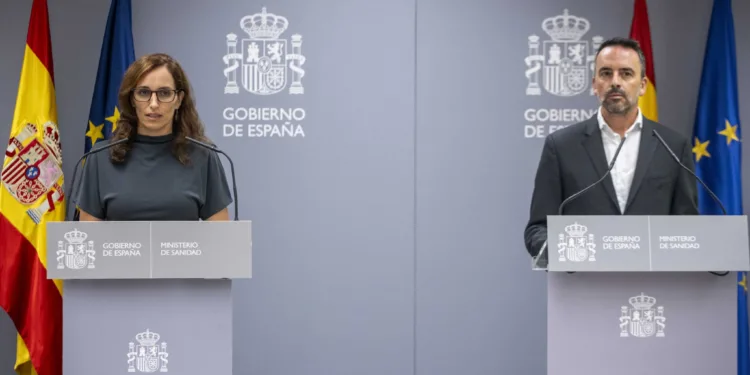 La Ministra de Sanidad Mónica García propone un abordaje multidisciplinar para reducir el suicidio 1 La Ministra de Sanidad Mónica García propone un abordaje multidisciplinar para reducir el suicidio
