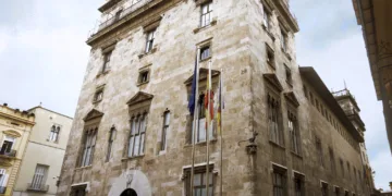 Homenaje a las víctimas del accidente de helicóptero en Puçol y de los bous en Enguera