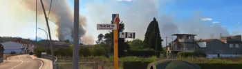 4 medios aéreos luchan contra un Incendio Forestal en Simat de la Valldigna