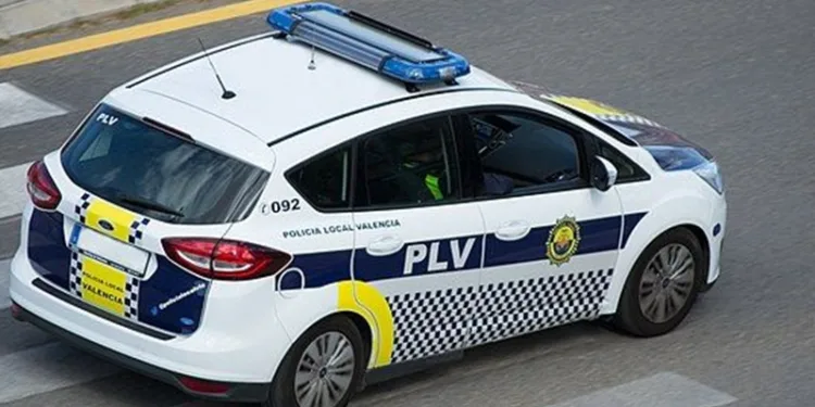 La Policia Local de Valencia detiene a dos personas que llevaban droga y 7 IPhone robados 1 POLICÍA LOCAL