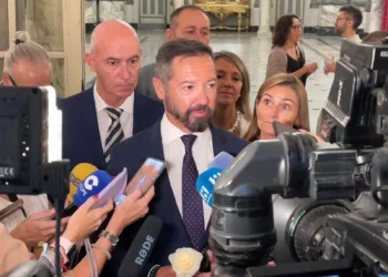 Vox Madrid cesa como portavoz en el Ajuntament de Valencia a Badenas y deja en manos de la alcaldesa su futuro en el gobierno