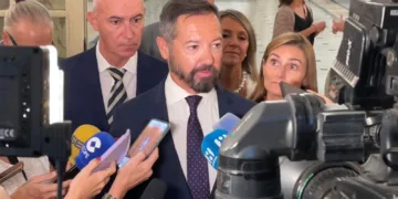 Vox Madrid cesa como portavoz en el Ajuntament de Valencia a Badenas y deja en manos de la alcaldesa su futuro en el gobierno