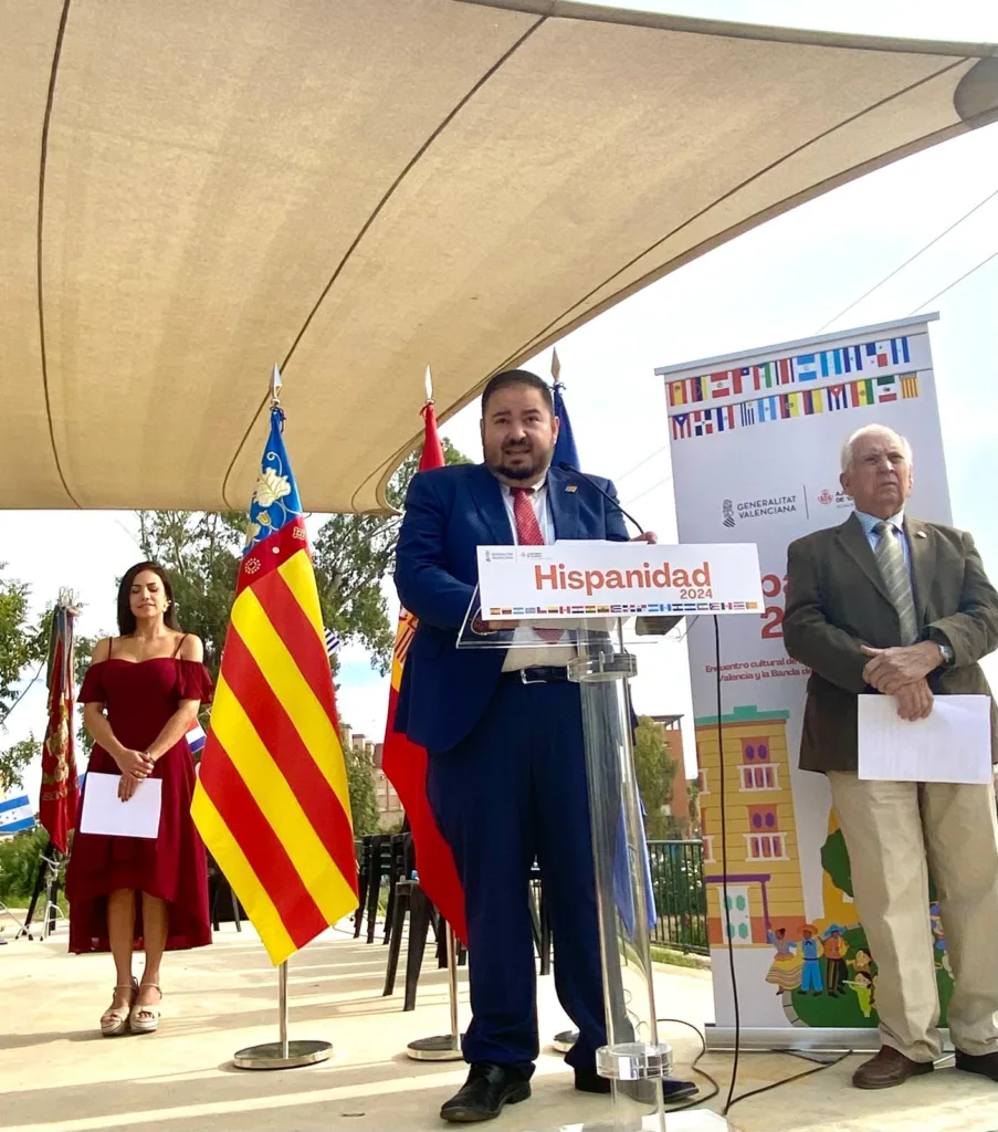 La Generalitat celebra el Día de la Hispanidad con el I Encuentro Cultural de las Casas Hispanoamericanas en Valencia 3 241012 PRES Foto1 Tarrega fiesta nacional