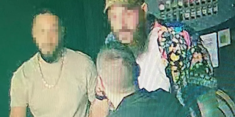 Tres jóvenes detenidos por ataque al portero de una discoteca de Valencia tras semanas de búsqueda 1 Tres jóvenes detenidos por ataque al portero de una discoteca de Valencia tras semanas de búsqueda