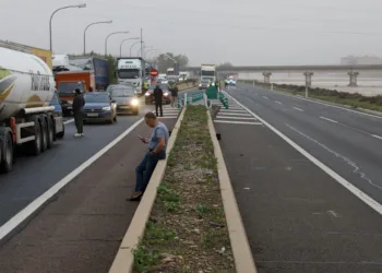 Más de 1.200 personas atrapadas en las carreteras de Valencia por las inundaciones de la DANA 3 Más de 1.200 personas atrapadas en las carreteras de Valencia por las inundaciones de la DANA