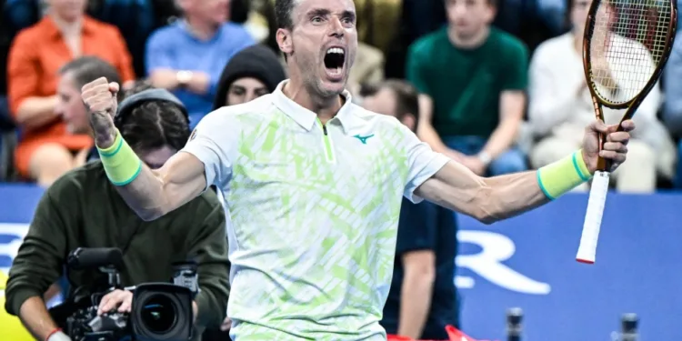 Tenis: Roberto Bautista se reencuentra con la victoria en Amberes dos años después