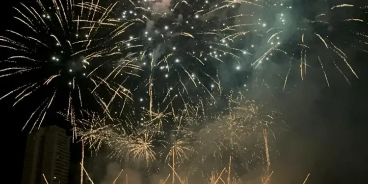 Valencia ofrecerá dos espectáculos pirotécnicos para celebrar el Dia de la Comunitat, la Nit de Llum del día 8 y la mascletà del 9 d’Octubre 1 La Generalitat anula los drones y Catalá adelanta el castillo de fuegos artificiales