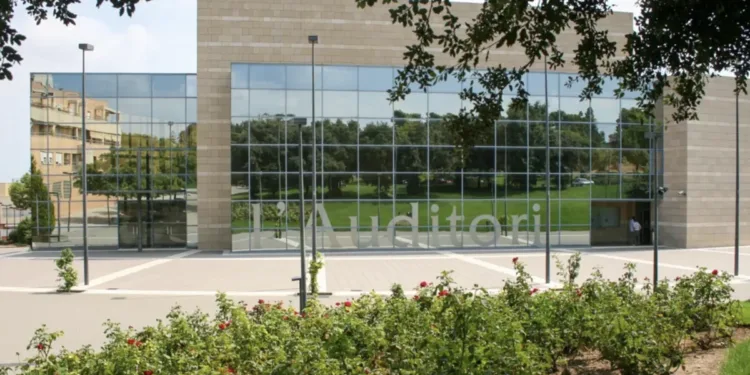 Raquel Alario y Silvia Tomas serán las mantenedoras de las Falleras Mayores de Torrent 2025 1 Raquel Alario y Silvia Tomas serán las mantenedoras de las Falleras Mayores de Torrent