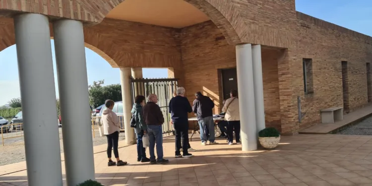 Cementerios municipales cerrados y parroquiales abiertos según zonas en Valencia tras la DANA