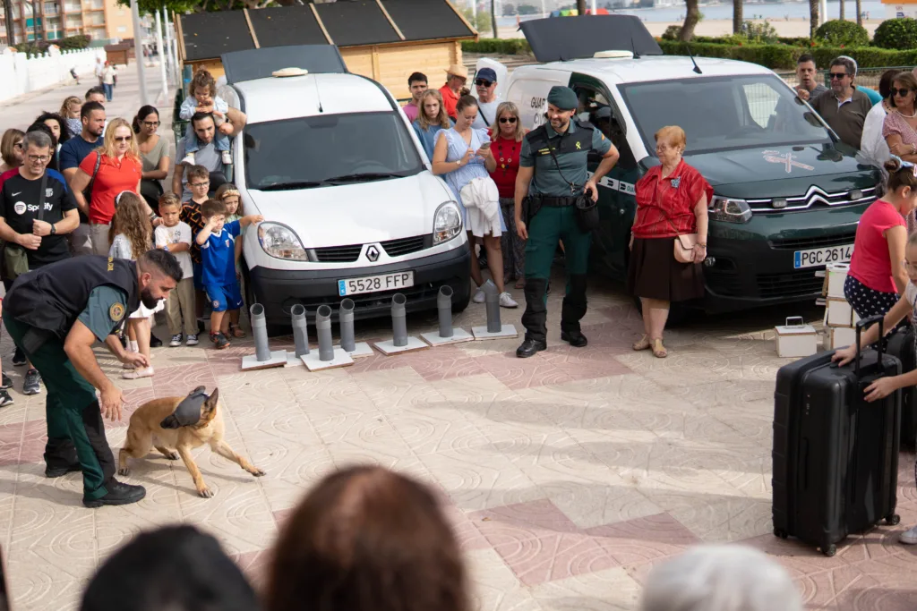 La Guardia Civil celebró el Día de su patrona en Cullera con miles de asistentes 17 DSC04625 2