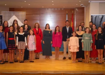 Las Falleras Mayores de Torrent 2025 lucirán, por segundo año consecutivo, peinetas con un diseño personalizado en sus Exaltaciones